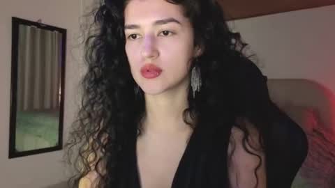 yourdreamgirl2025 online show from May 27, 12:28 am