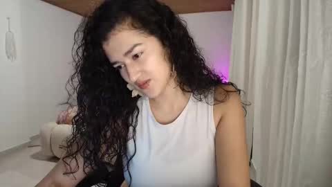 yourdreamgirl2025 online show from October 23, 11:05 pm