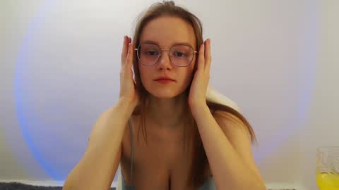 Snapshot of yourdreamray chatting on February 7, 9:26 pm Lana online show from February 7, 9:26 pm