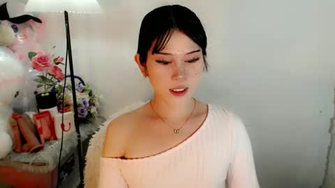 PrettyElla online show from December 4, 10:26 am