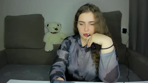 yourgem__ online show from April 5, 2:58 pm