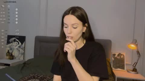 Snapshot of yourher0in chatting on February 11, 11:31 am Aida online show from February 11, 11:31 am