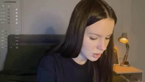 Snapshot of yourher0in chatting on February 15, 12:01 pm Aida online show from February 15, 12:01 pm