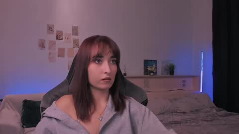 Snapshot of yourjullymoon chatting on October 19, 6:45 pm Jully online show from October 19, 6:45 pm