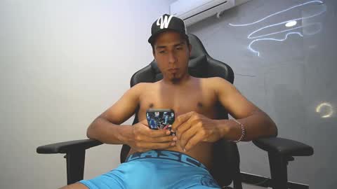 Your Latin Mamba online show from September 28, 3:48 am