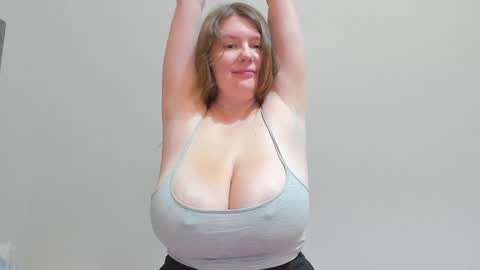 Snapshot of yourlove777 chatting on October 20, 10:09 am Yula online show from October 20, 10:09 am