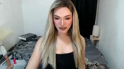 TIFFANY SUCKING QUEEN online show from April 10, 10:25 pm