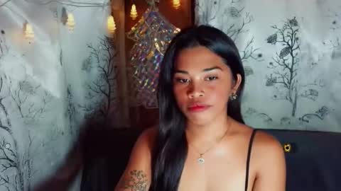 yourqueen_19 online show from May 9, 6:36 pm