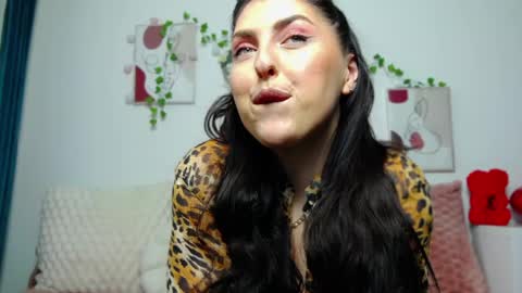 yours_goddess online show from April 29, 11:48 am