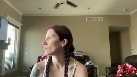 Snapshot of yourstrulylivy chatting on March 12, 6:32 pm yourstrulylivy online show from March 12, 6:32 pm