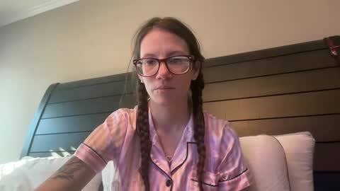 Snapshot of yourstrulylivy chatting on February 20, 2:02 pm yourstrulylivy online show from February 20, 2:02 pm