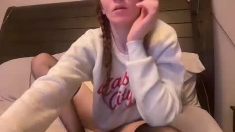 Snapshot of yourstrulylivy chatting on January 25, 12:27 am yourstrulylivy online show from January 25, 12:27 am