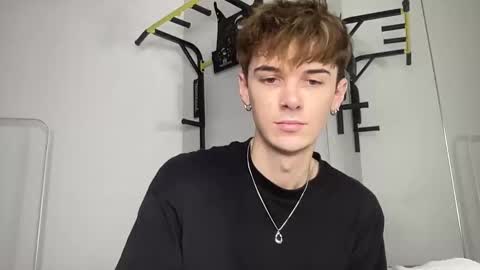 yoursweetyguy online show from December 4, 3:33 pm