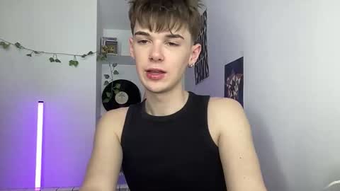 yoursweetyguy online show from May 13, 10:41 pm