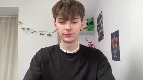 yoursweetyguy online show from June 18, 12:32 pm