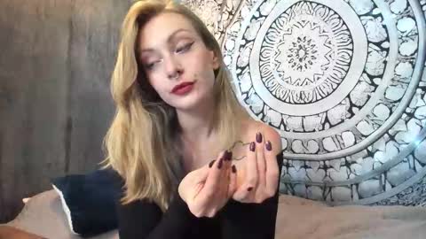 YourVenus00 -Follow my OF online show from November 2, 3:45 pm