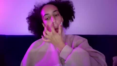 elizabeth  ju   online show from December 11, 1:05 am