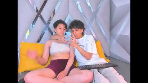 Yui  Rin online show from December 3, 2:34 am