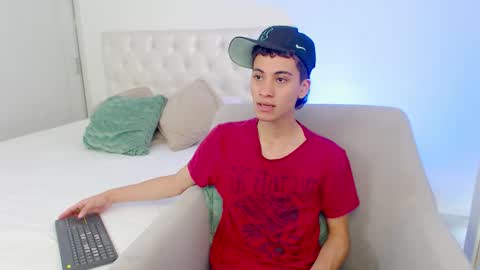 yulian_vasquez online show from February 28, 7:40 pm