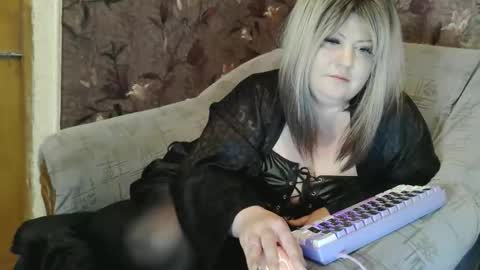 yuliiared online show from April 18, 7:58 pm