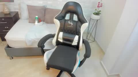 Y U L I T Z A online show from November 12, 12:51 pm