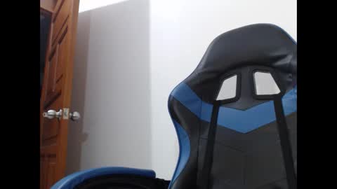 yumchocolate777 online show from April 21, 5:14 am