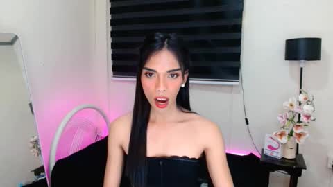 yumieholly online show from September 22, 10:41 am