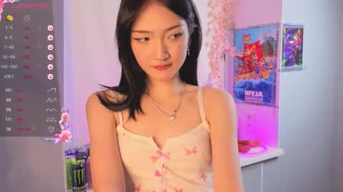 yung_leana online show from December 4, 7:02 pm