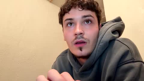 yungstudbev online show from September 26, 3:58 am