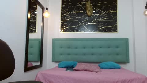  yuri queen  online show from March 20, 8:25 pm