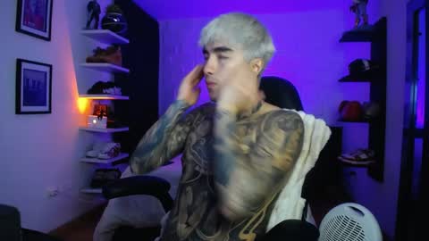 zac_muller1 online show from June 2, 3:19 am