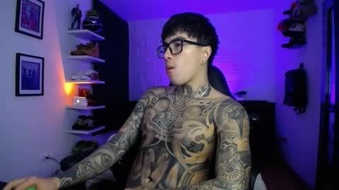 zac_muller1 online show from March 16, 5:44 am