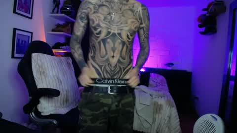 zac_muller1 online show from May 18, 8:42 am
