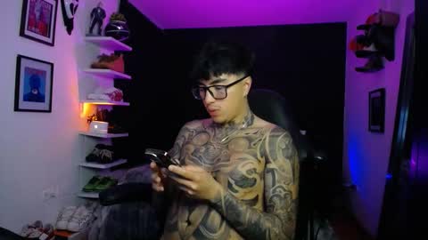 zac_muller1 online show from December 13, 10:27 pm