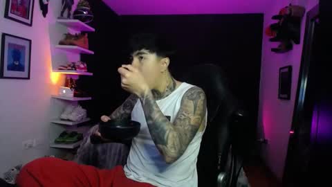 zac_muller1 online show from November 18, 2:36 am