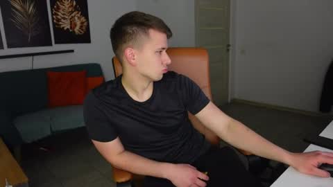 ZACK GILLIAN online show from May 13, 8:40 pm