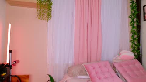   online show from February 6, 10:01 pm