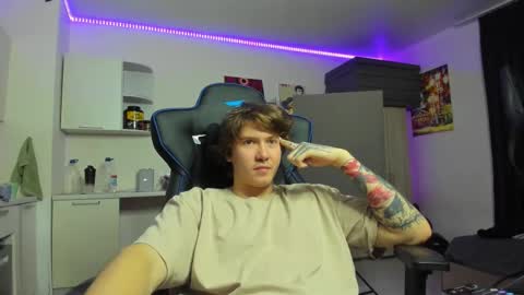 zander003 online show from November 20, 5:10 pm