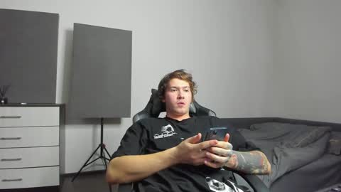 zander003 online show from October 8, 4:57 pm