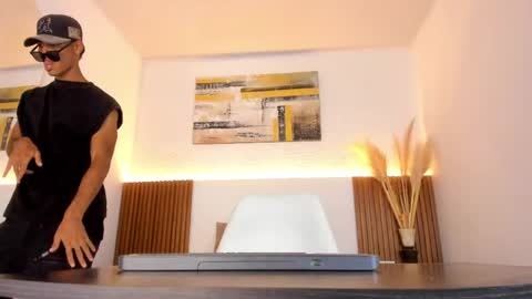 Zander online show from May 17, 1:42 pm