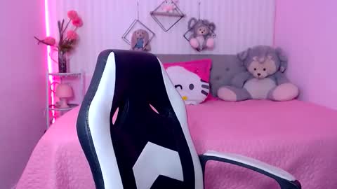 Zara online show from April 16, 12:05 pm