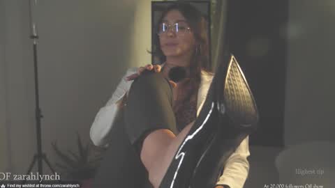 Miss Lynch   Next show  2911 online show from November 4, 10:33 pm