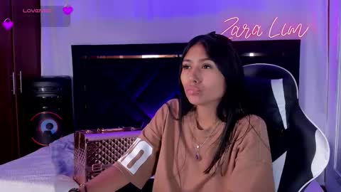 Zara Lim  online show from November 24, 7:56 pm