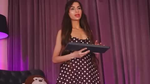zariaavera online show from May 23, 7:21 pm