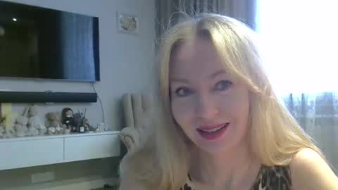 Zarina Swift online show from February 6, 5:03 am