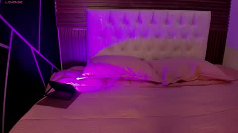 Zarina Waynne online show from March 18, 1:06 pm