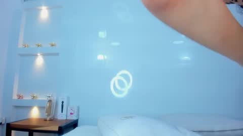 Zenda Evans online show from November 28, 4:42 am