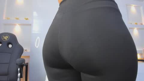 Zenda Evans online show from March 6, 4:44 am