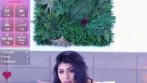 Snapshot of zendayaclark chatting on December 11, 6:47 am Zendaya online show from December 11, 6:47 am