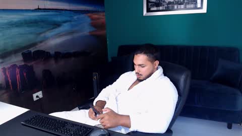 Snapshot of zenobaro chatting on October 12, 12:09 pm zenobaro online show from October 12, 12:09 pm